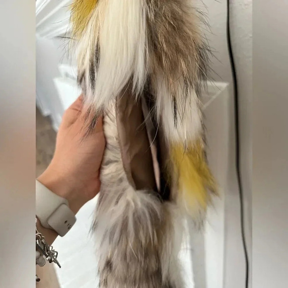 BCBG Runway Vest Fur Size S-M - Picture 10 of 11